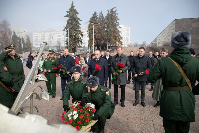 pamyatnyj-miting-11-aprelya-2022