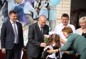 Депутаты поздравляют учеников с Днем знаний, 1 сентября 2022 года 