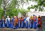 На сцене народный хор