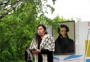 Выступает поэтесса Елена Кувшинникова