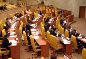 В зале заседания-1