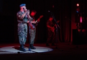 Поют десантники