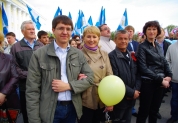 Среди участников митинга - Тамара Дмитриева 