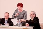 um10