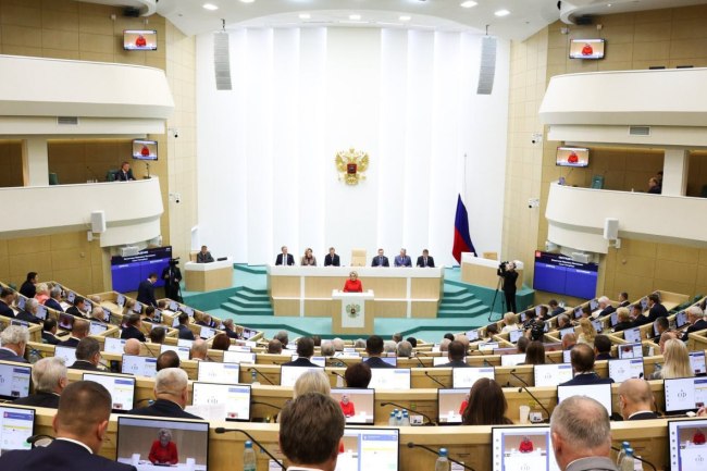 parlamentskie-slushaniya-moskva-6102025