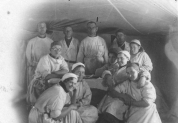 Врачи и сестры полевого госпиталя