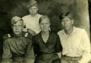 С семьей, 1943 г.